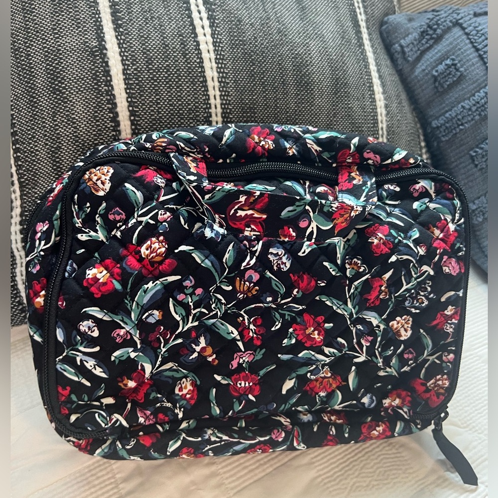 NWT Vera Bradley travel case